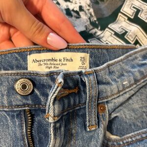 Abercrombie & Fitch 90s relaxed jean high rise